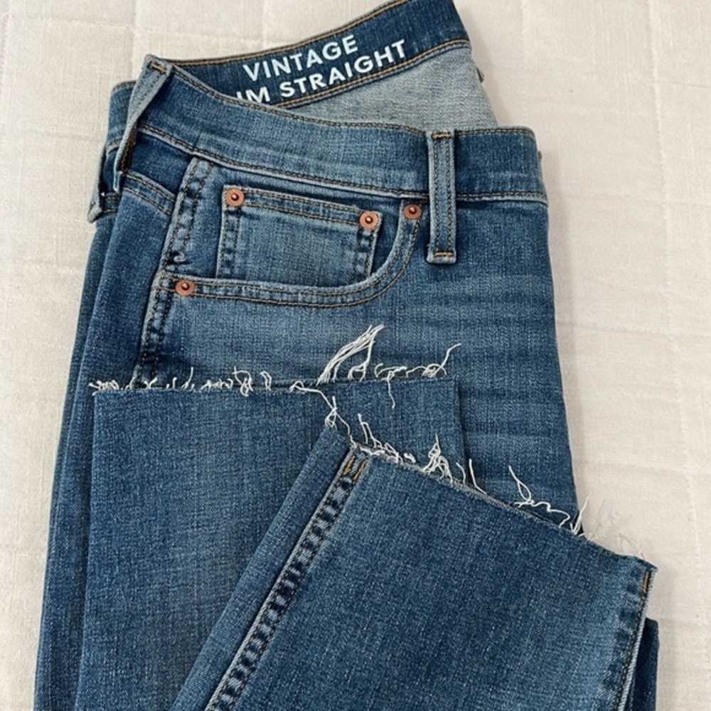 J. Crew 9” Vintage Slim Straight with Perfecting Pockets Raw Hem Size 29 NWOT